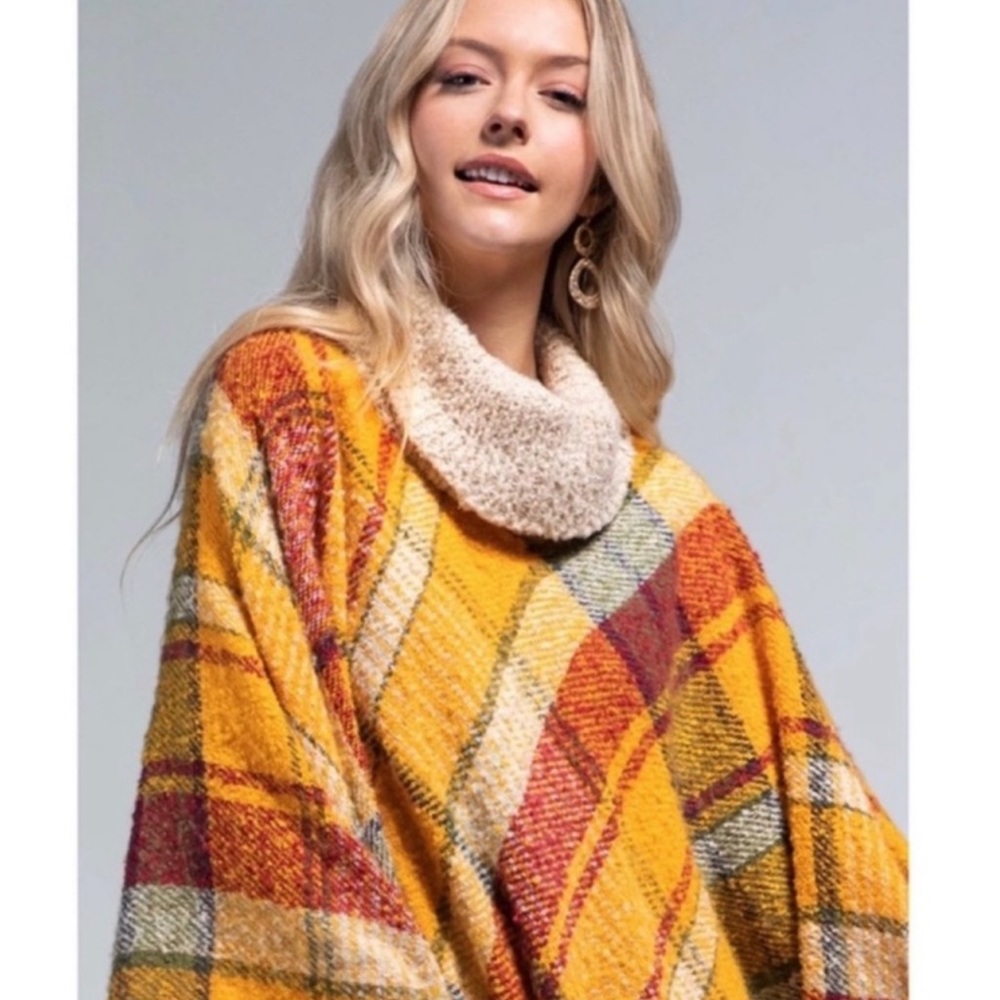 GORGEOUS RUGGINE TURTLENECK PONCHO - Picture 2 of 5